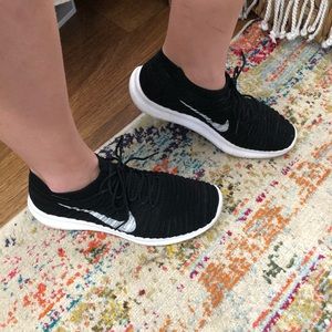 Sz 9 Nike Flyknit running shoes